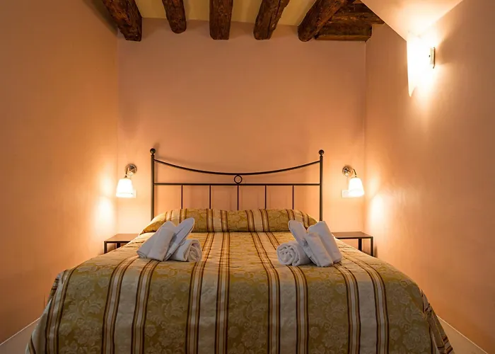 Lovely Flat With Canal View Near Rialto Bridge