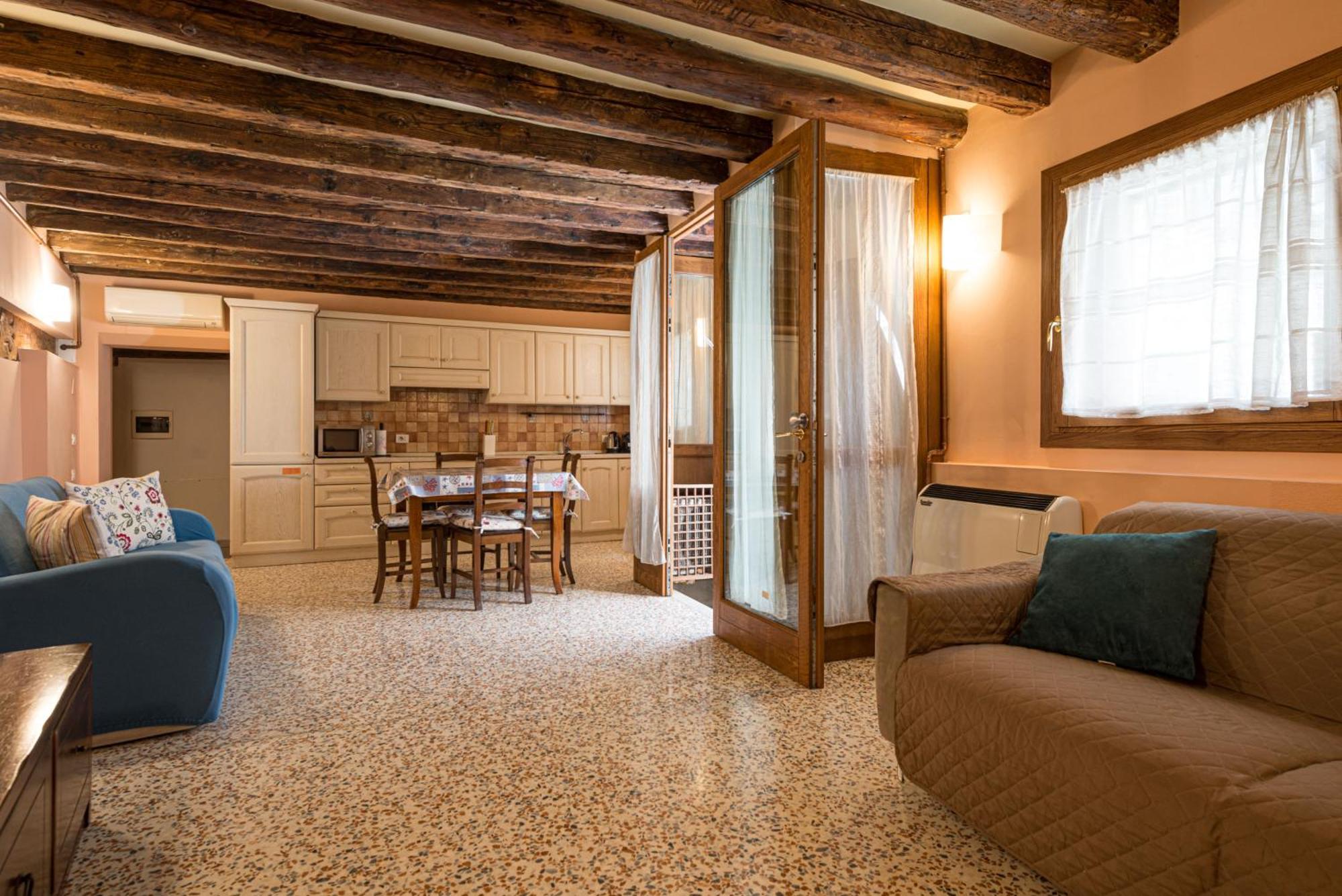 Appartement Lovely Flat With Canal View Near Rialto Bridge Venetië